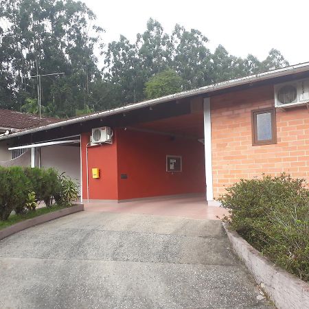 Motel Casa Branca Blumenau Exterior photo