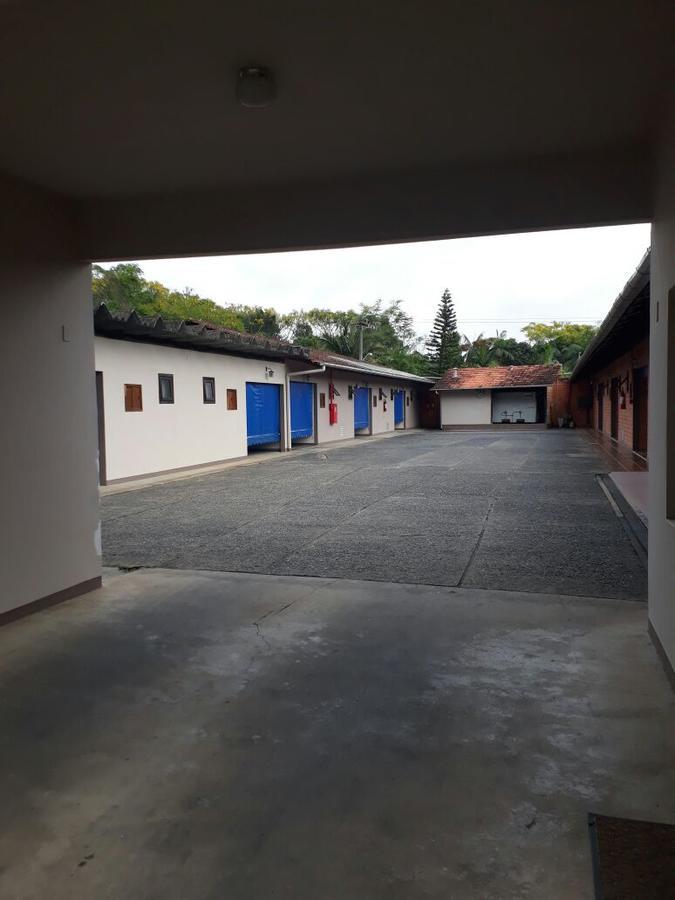 Motel Casa Branca Blumenau Exterior photo